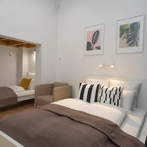 Located, 150 M2 5 Bedrooms Apt., Apartment
